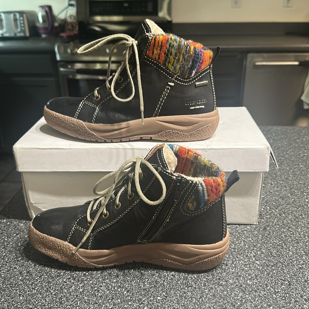 NIB Josef Seibel black leather comfort booty and women’s size 37